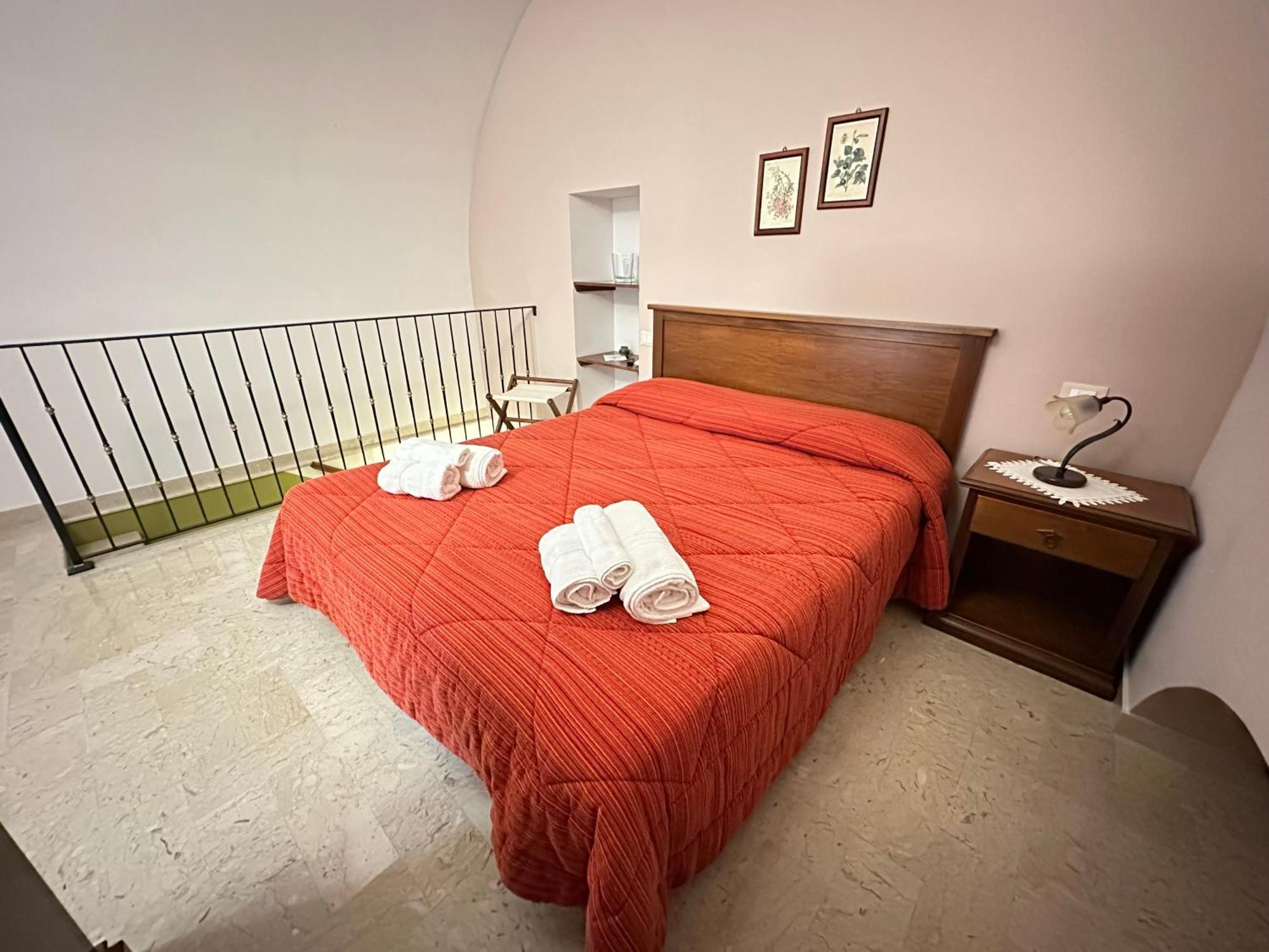 Historic B&B Apartments Home Chiaramonte Gulfi Buitenkant foto