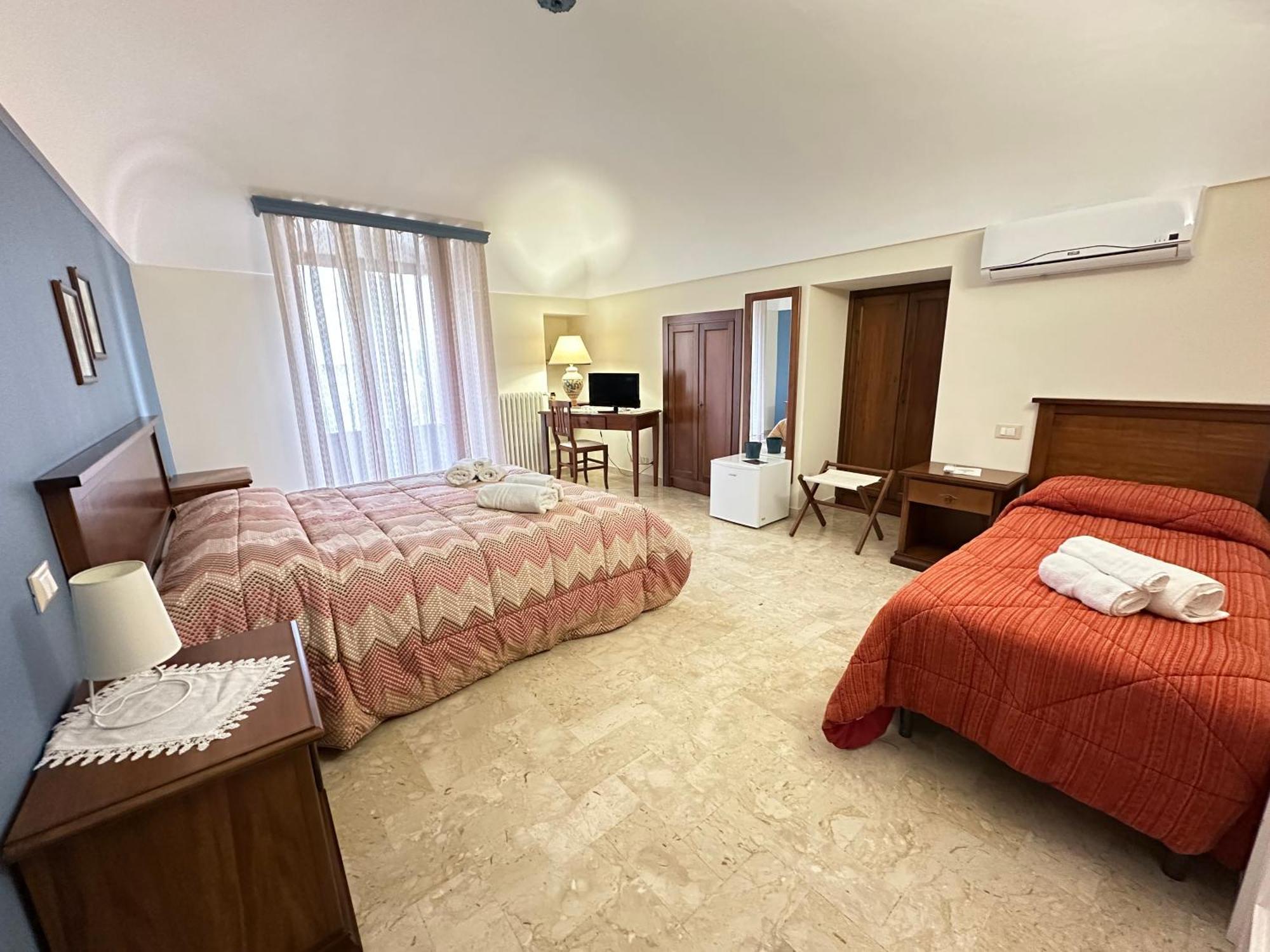 Historic B&B Apartments Home Chiaramonte Gulfi Buitenkant foto