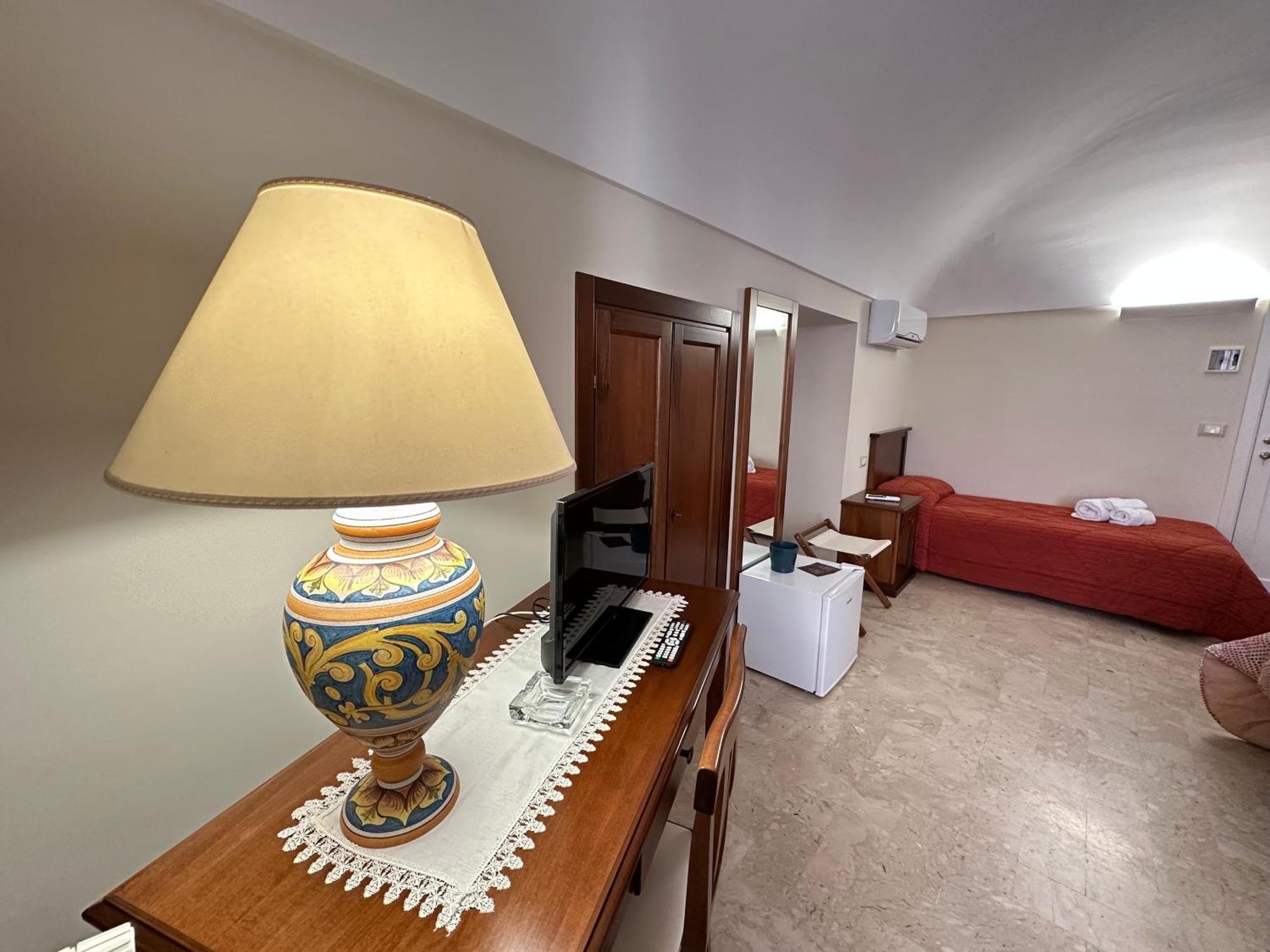 Historic B&B Apartments Home Chiaramonte Gulfi Buitenkant foto