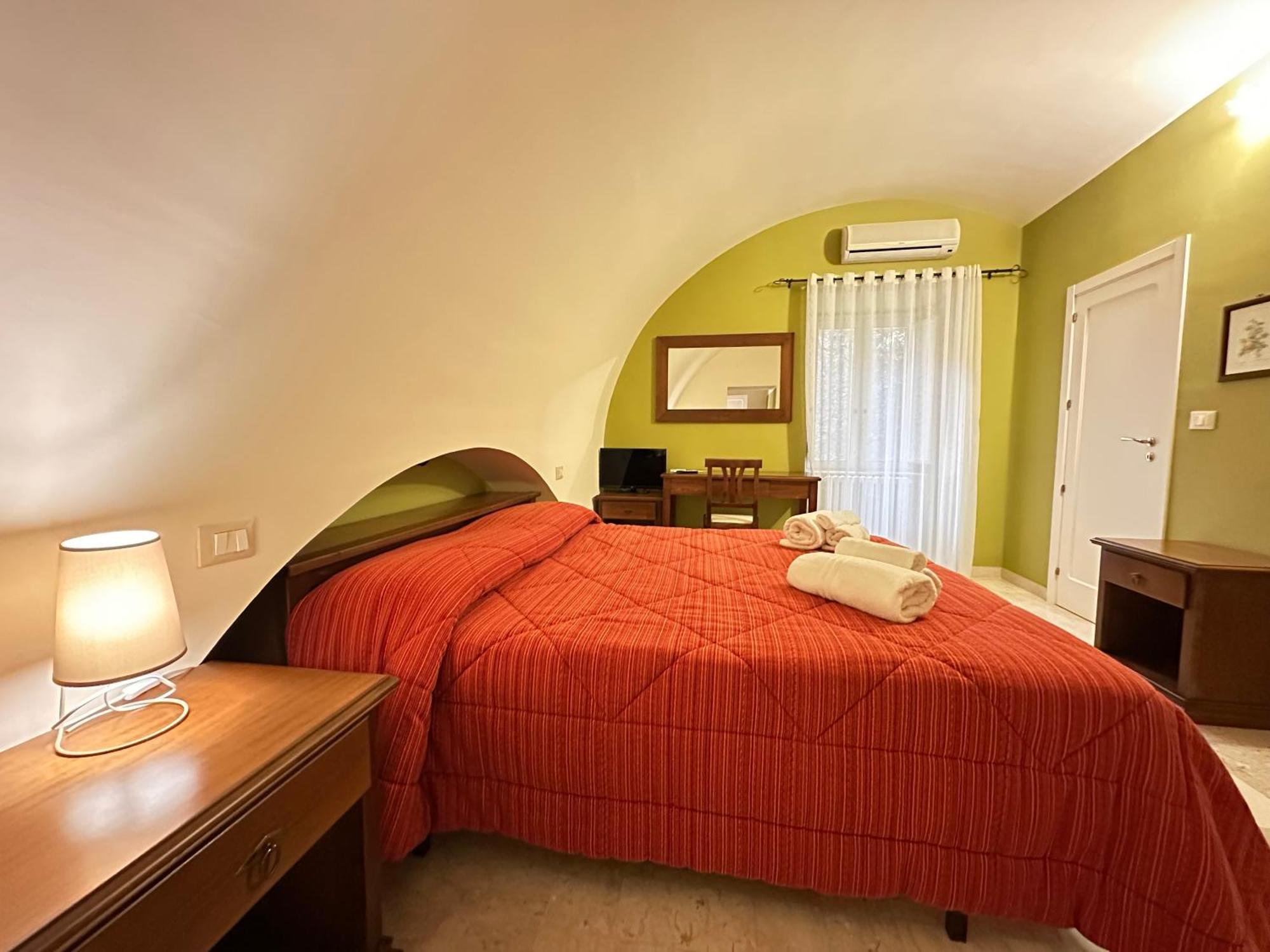 Historic B&B Apartments Home Chiaramonte Gulfi Buitenkant foto